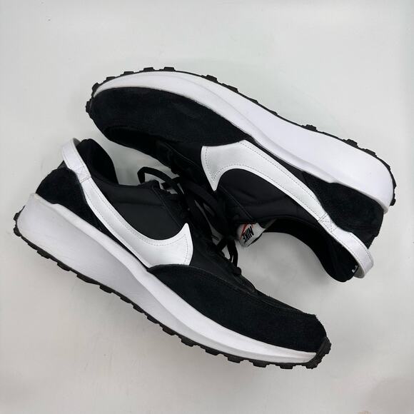 Nike Waffle Debut Athletic Sneaker Shoes Black White Mens Size US 12 UK 11 EU 45 main image 5